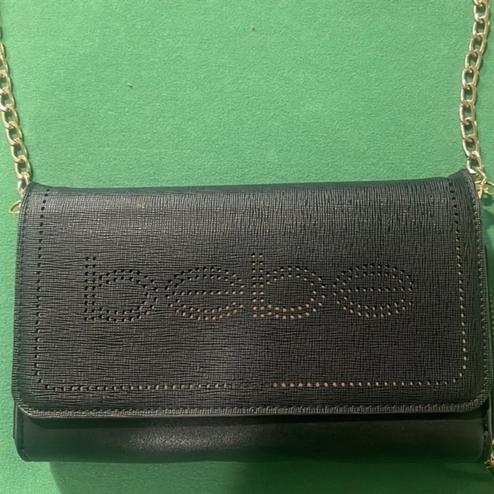 Bebe Ladies Shoukder Purse With Plenty Of‎ Pockets Like New Condition